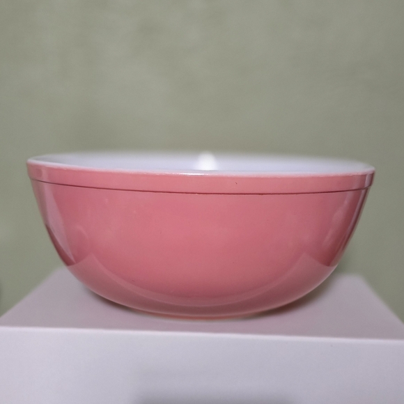 Pyrex Rare Vintage Flamingo Pink 4qt Bowl - Picture 4 of 7